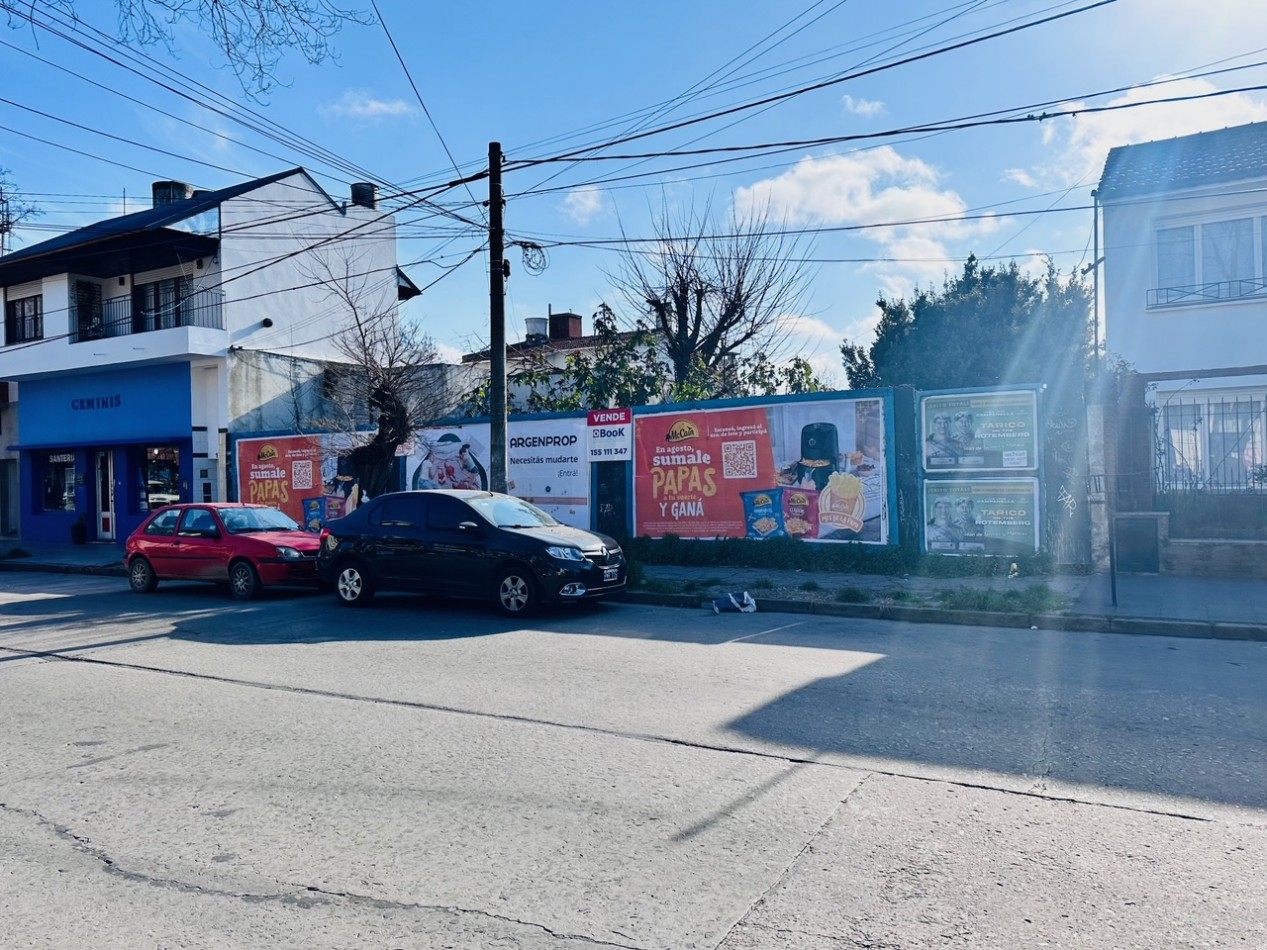Amplio Lote apto desarrollo propiedad horizontal o comercial