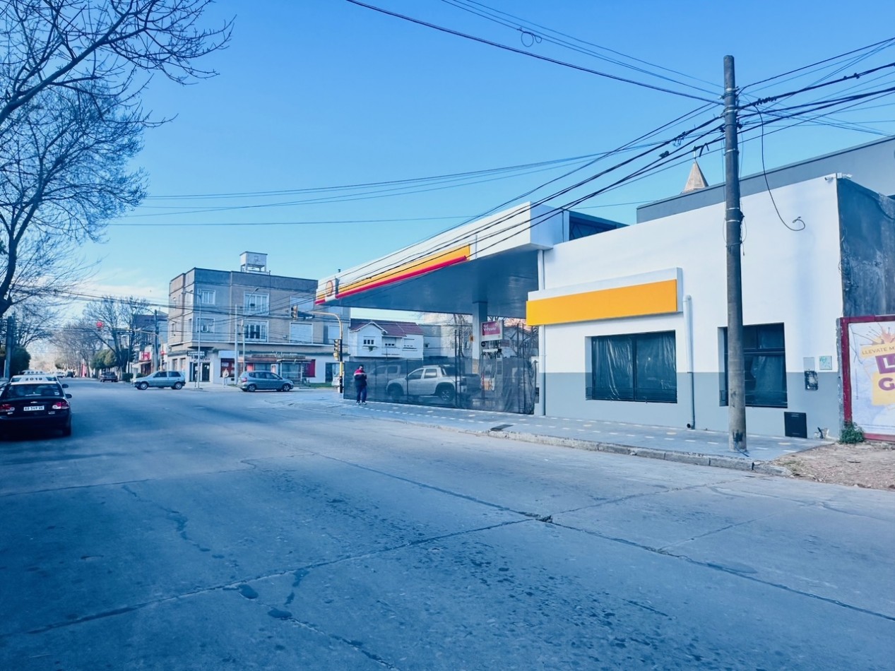 Amplio Lote apto desarrollo propiedad horizontal o comercial