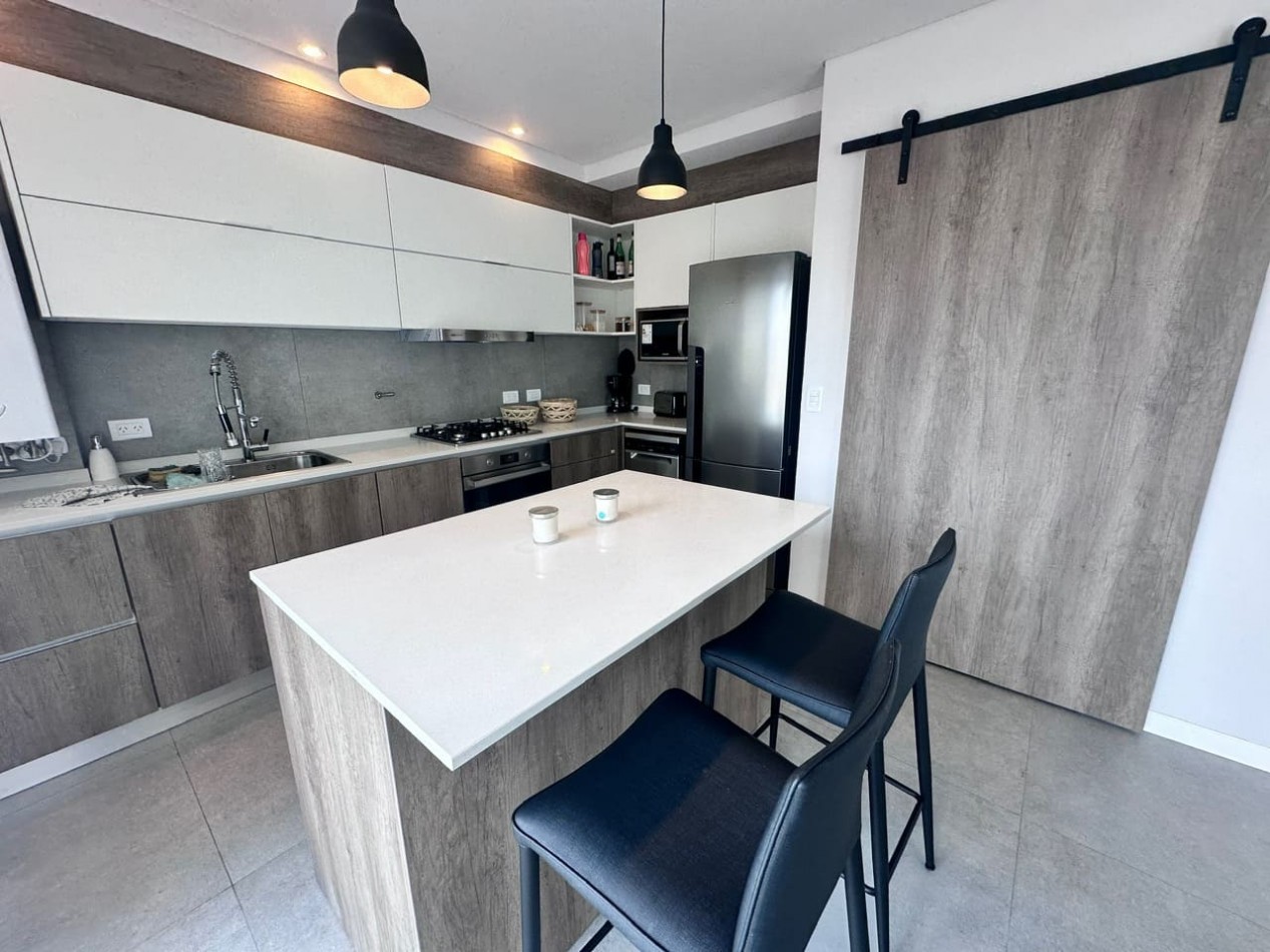 Piso moderno 4 ambientes, cochera y terraza privada