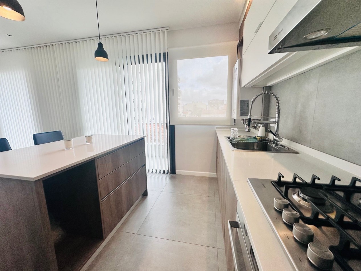 Piso moderno 4 ambientes, cochera y terraza privada
