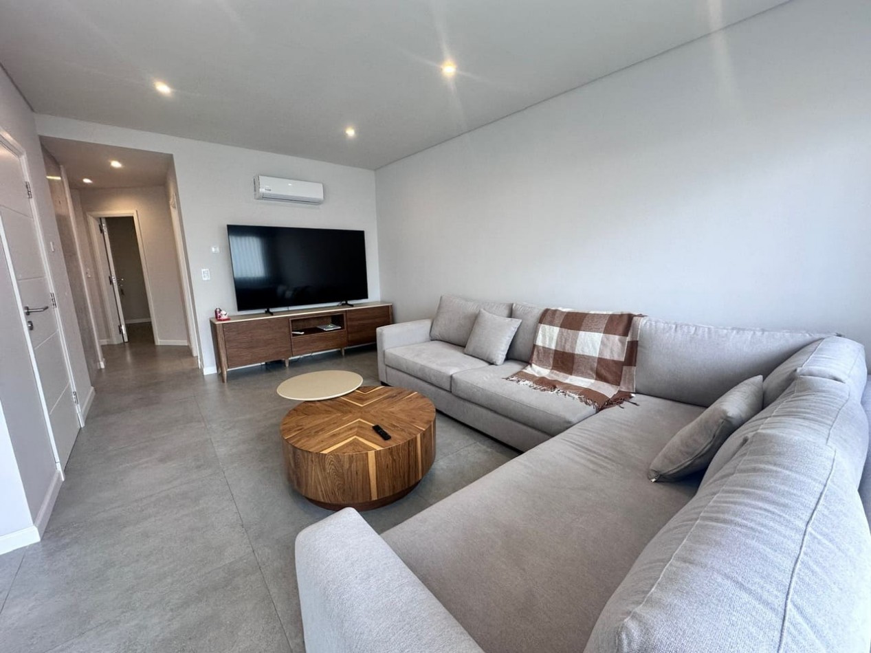 Piso moderno 4 ambientes, cochera y terraza privada