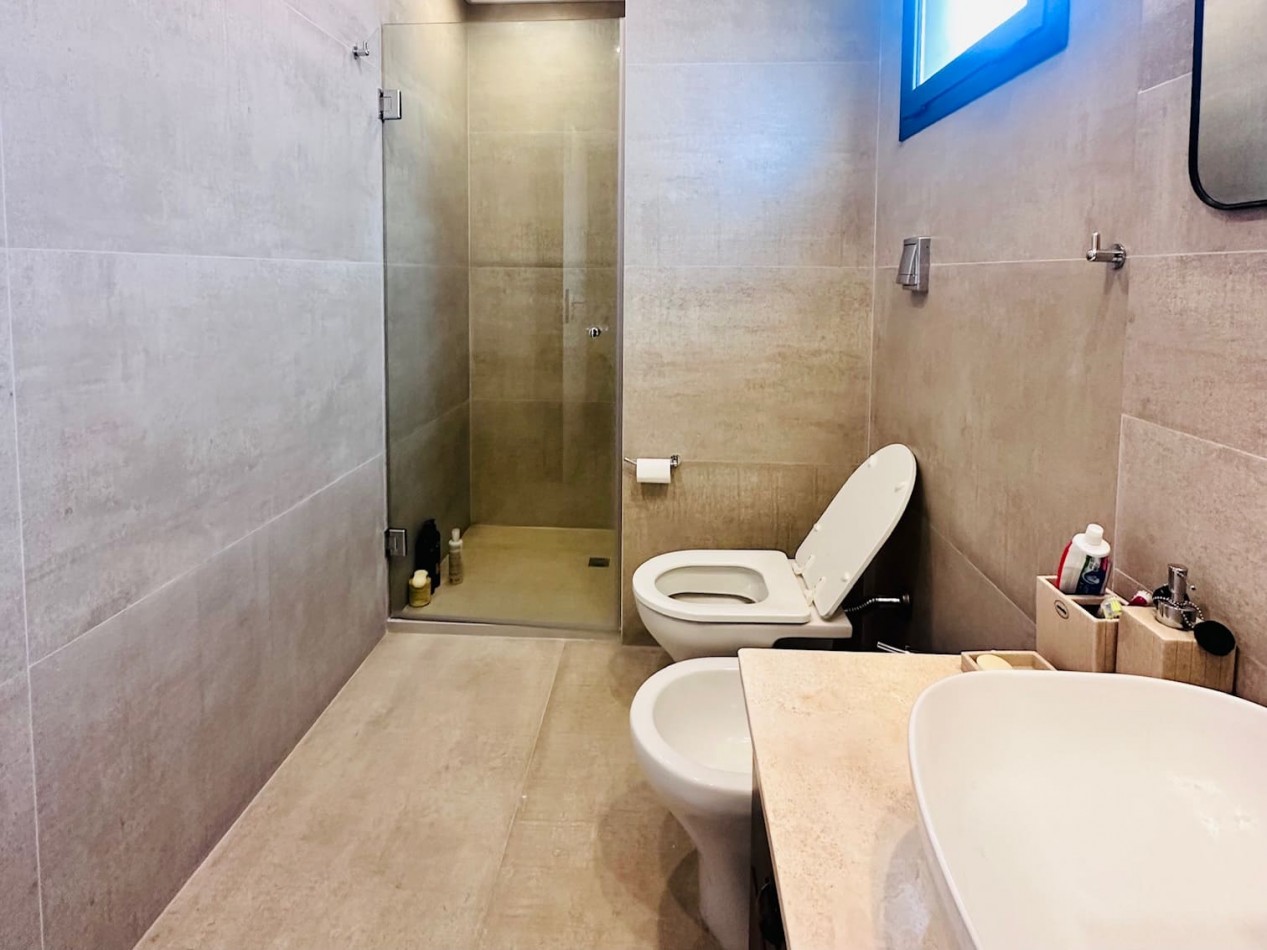 Piso moderno 4 ambientes, cochera y terraza privada