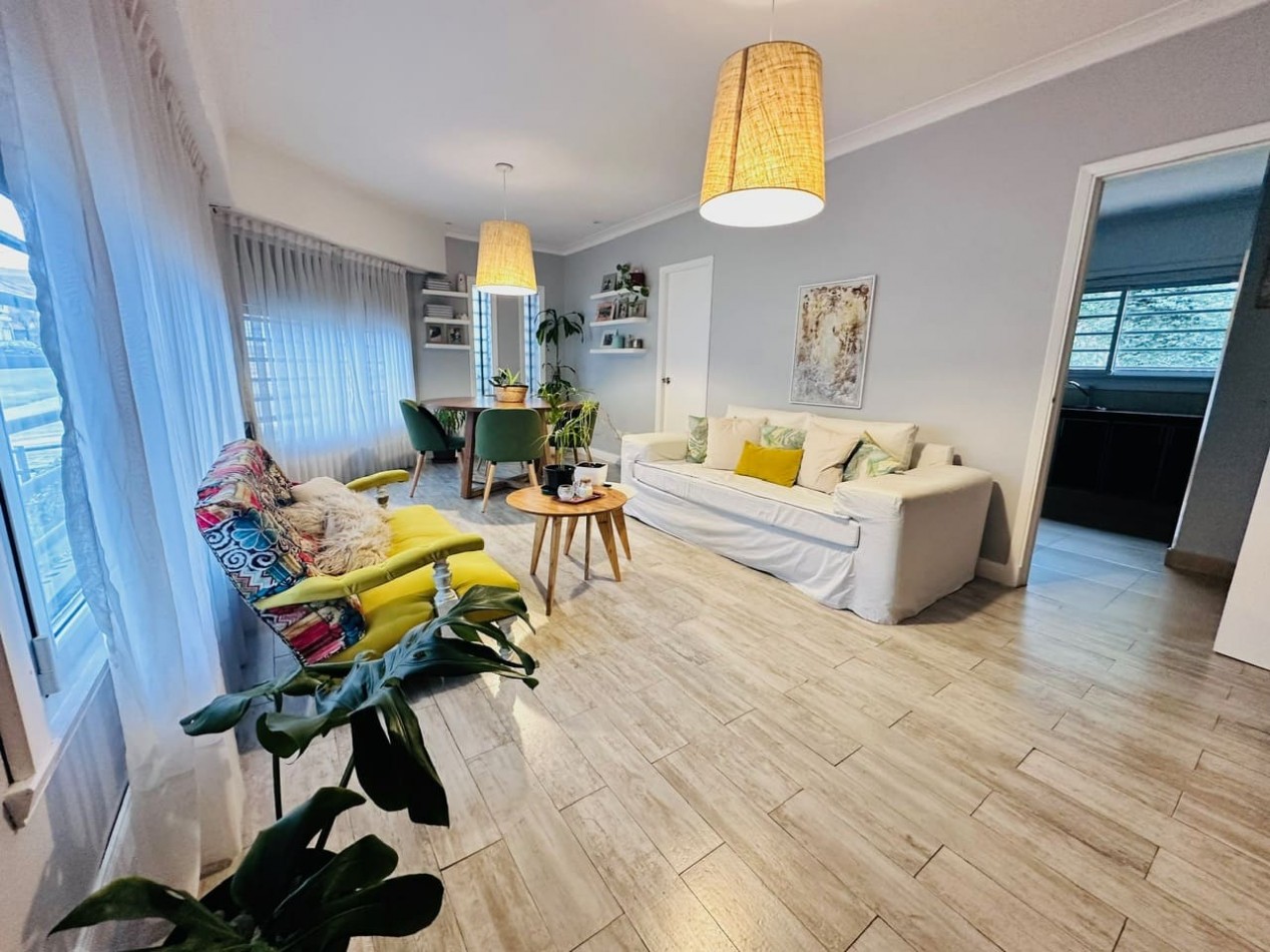 Casa moderna y reciclada de 5 ambientes barrio Chauvin