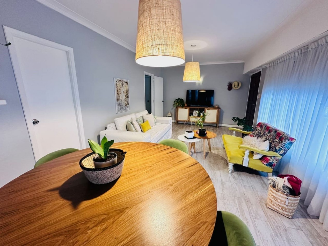 Casa moderna y reciclada de 5 ambientes barrio Chauvin