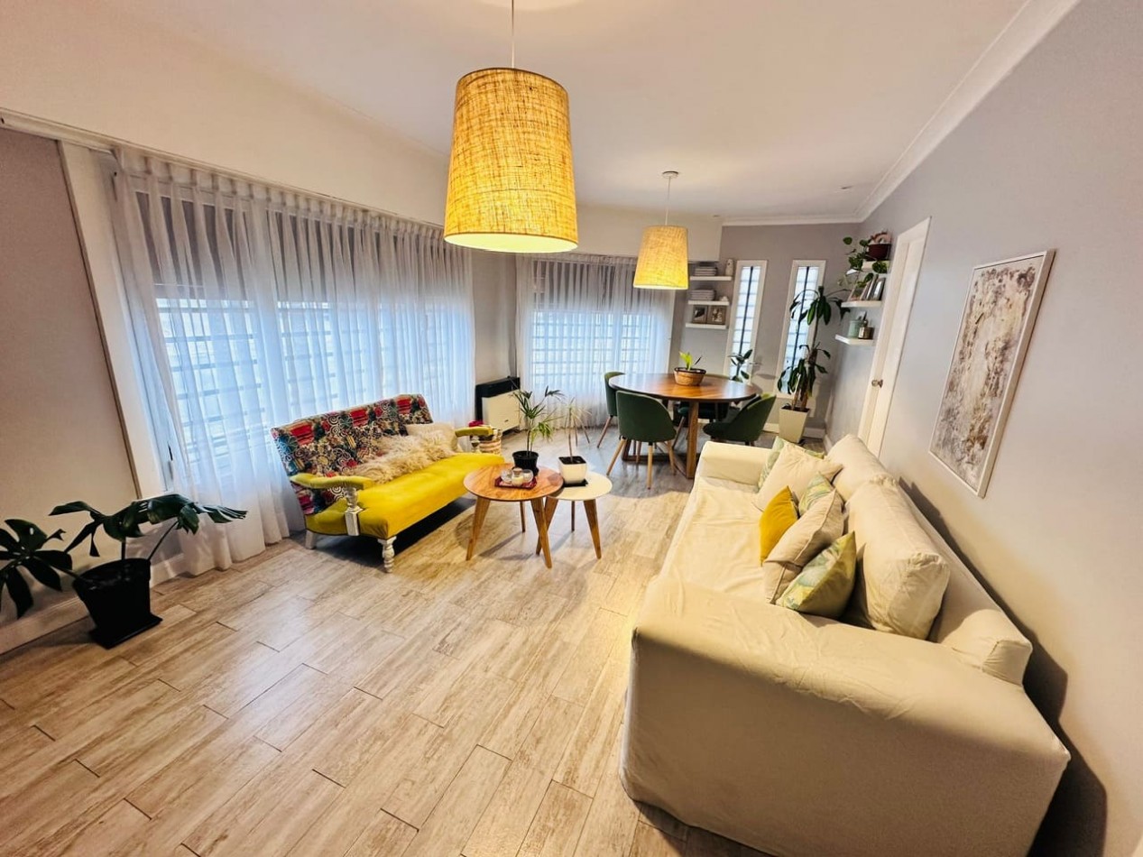 Casa moderna y reciclada de 5 ambientes barrio Chauvin