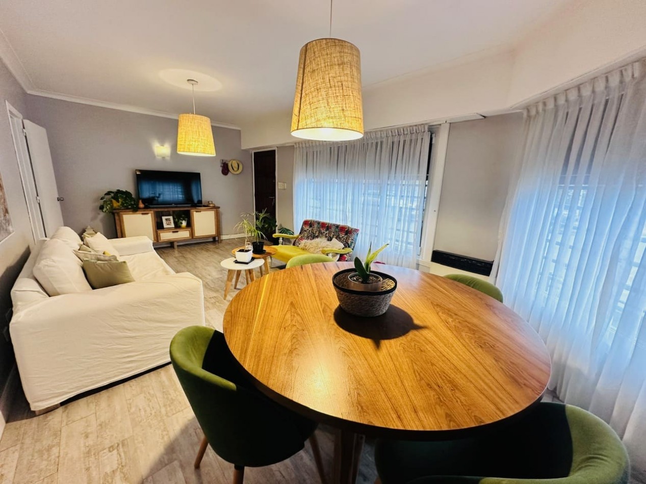 Casa moderna y reciclada de 5 ambientes barrio Chauvin