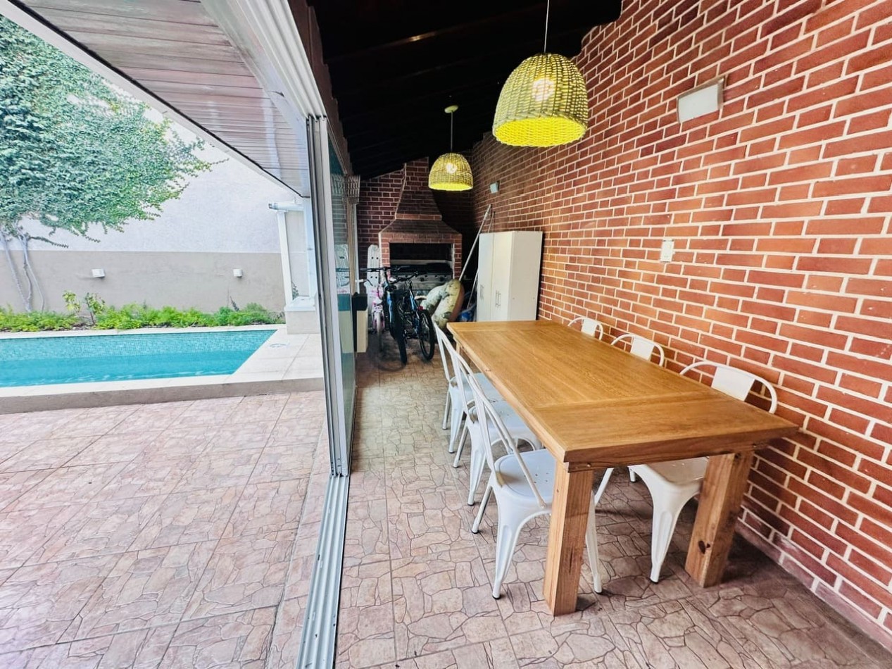 Casa moderna y reciclada de 5 ambientes barrio Chauvin