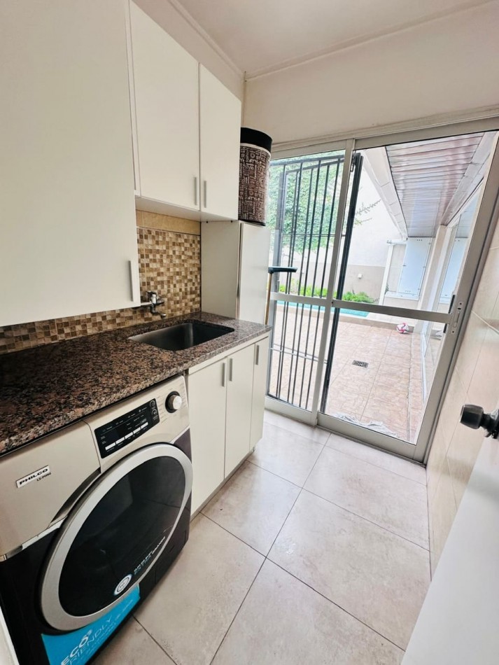 Casa moderna y reciclada de 5 ambientes barrio Chauvin