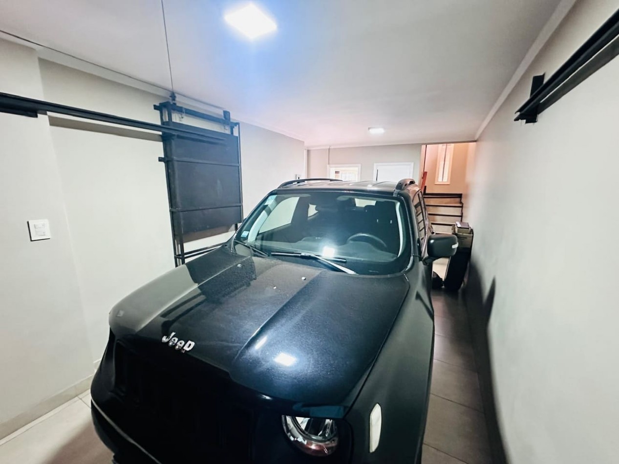 Casa moderna y reciclada de 5 ambientes barrio Chauvin