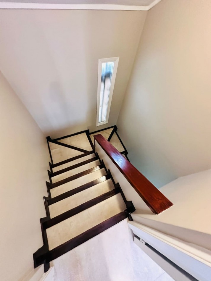 Casa moderna y reciclada de 5 ambientes barrio Chauvin
