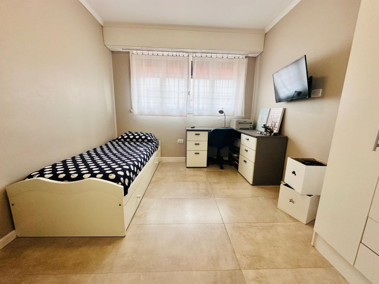 Casa moderna y reciclada de 5 ambientes barrio Chauvin