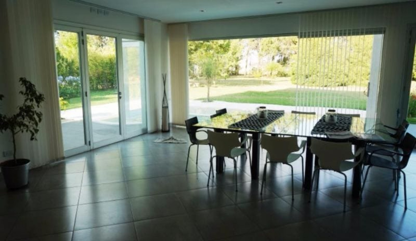 Amplia Casa sobre Lote de 1250 mts2 barrio privado Rumenco