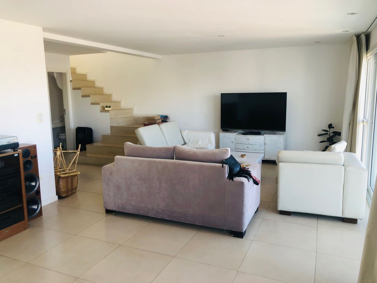 Piso en duplex con quincho, solarium y jacuzzi privado Playa Varese