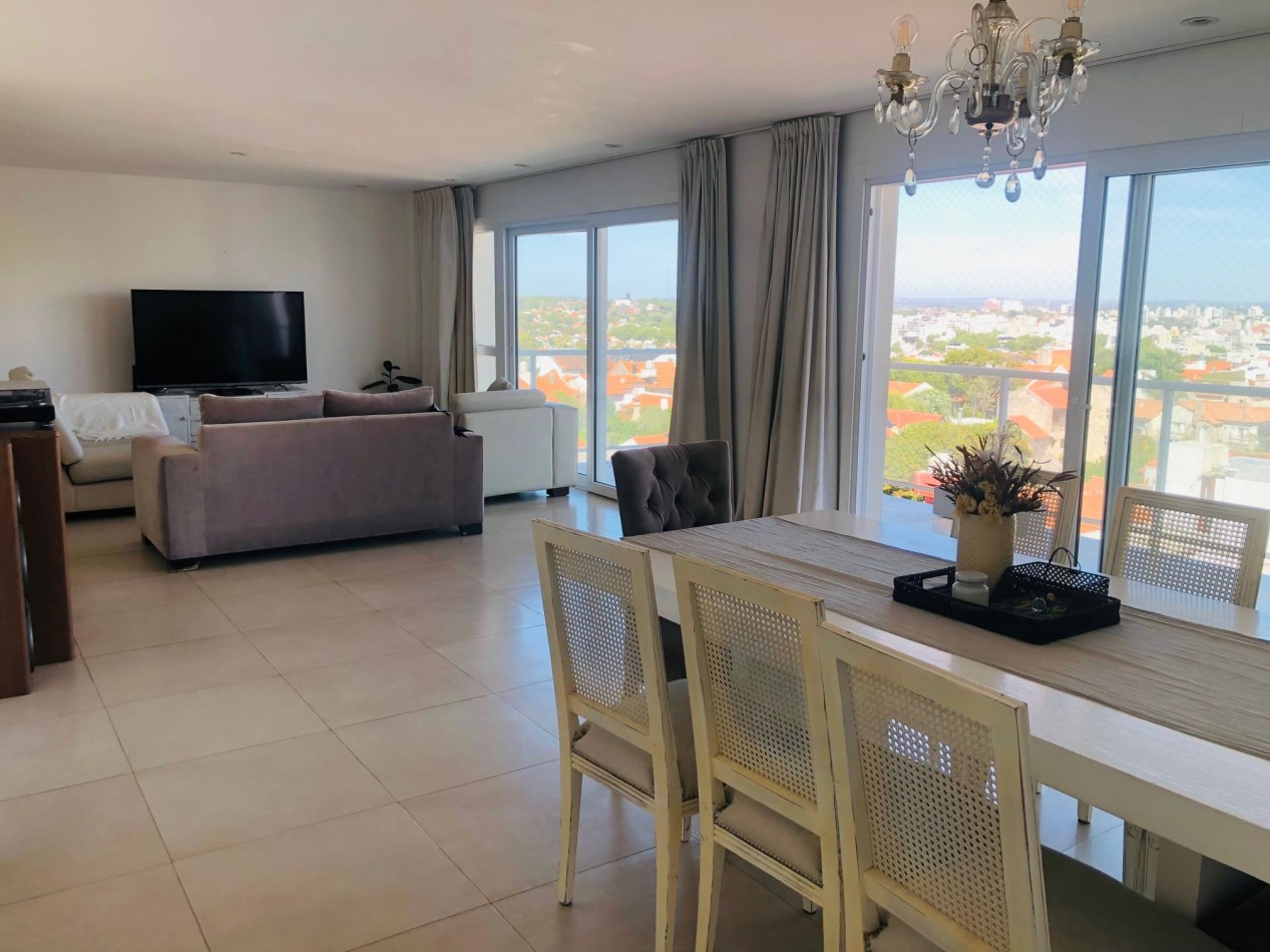 Piso en duplex con quincho, solarium y jacuzzi privado Playa Varese