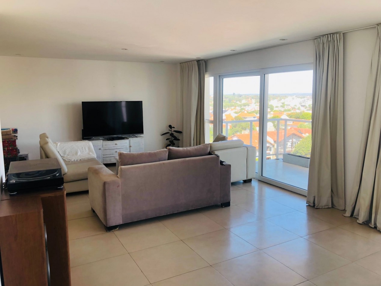 Piso en duplex con quincho, solarium y jacuzzi privado Playa Varese