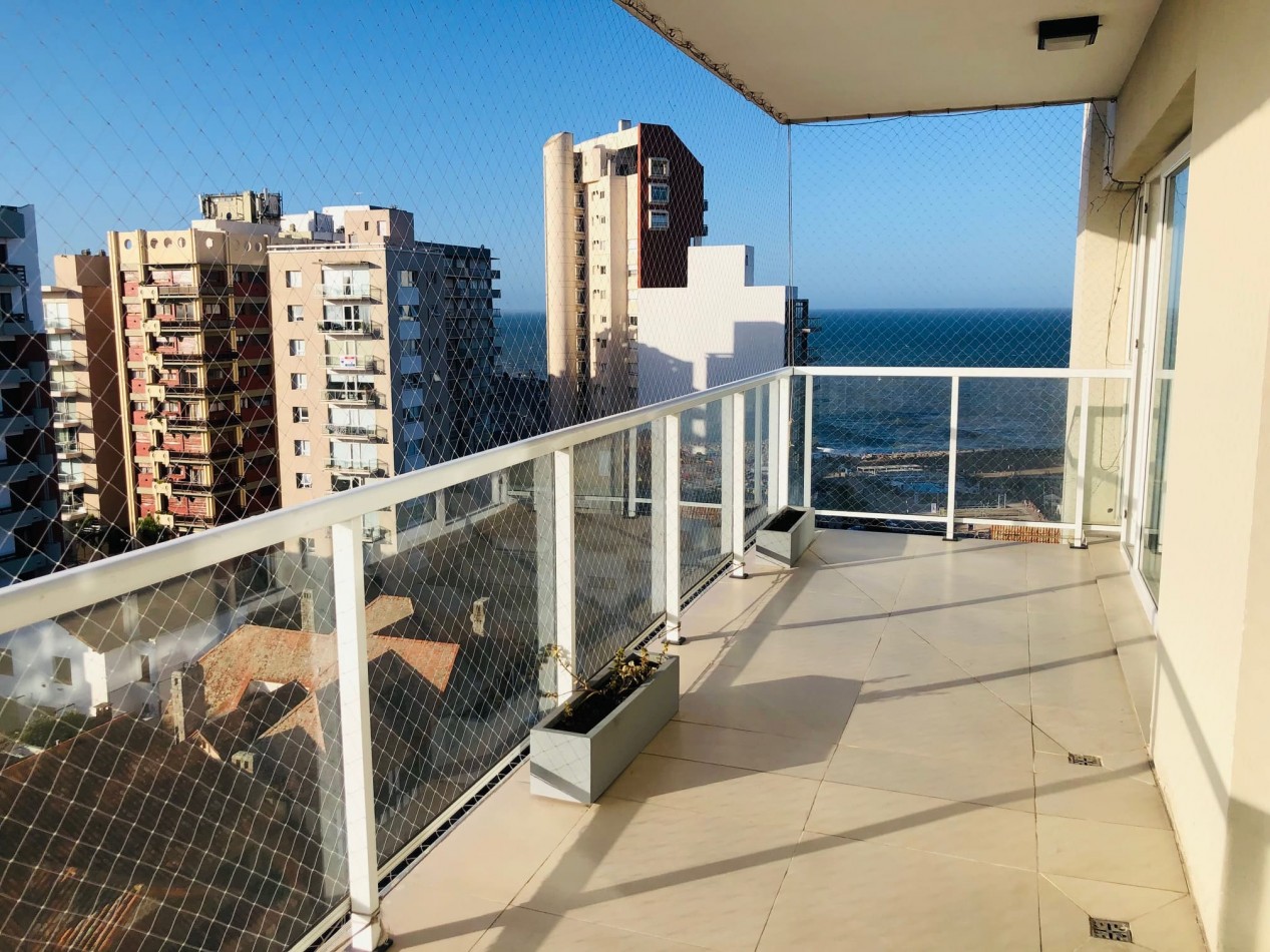 Piso en duplex con quincho, solarium y jacuzzi privado Playa Varese