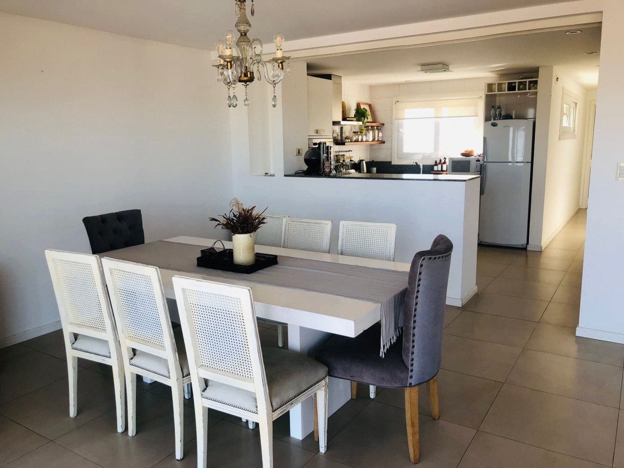 Piso en duplex con quincho, solarium y jacuzzi privado Playa Varese