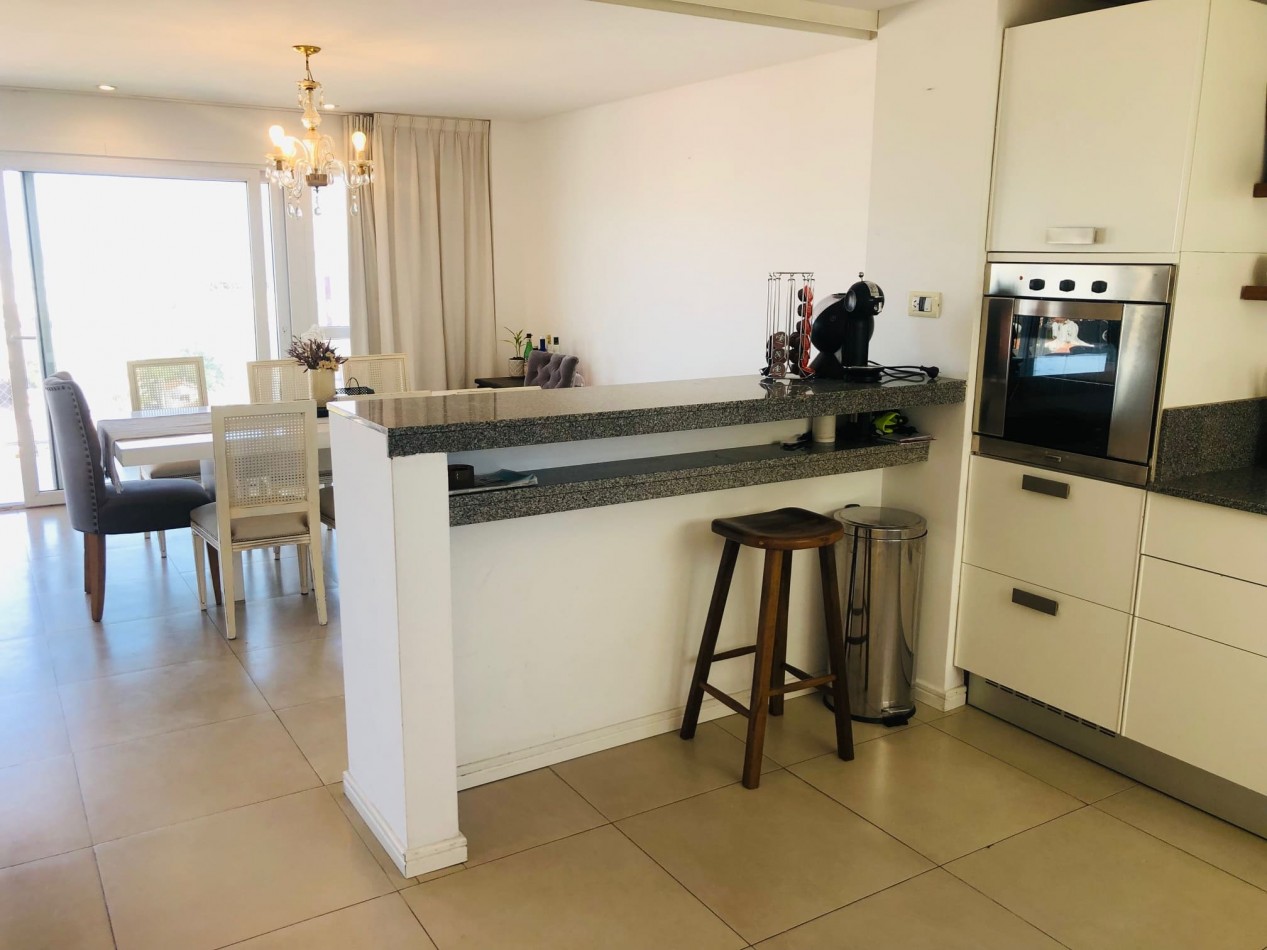 Piso en duplex con quincho, solarium y jacuzzi privado Playa Varese