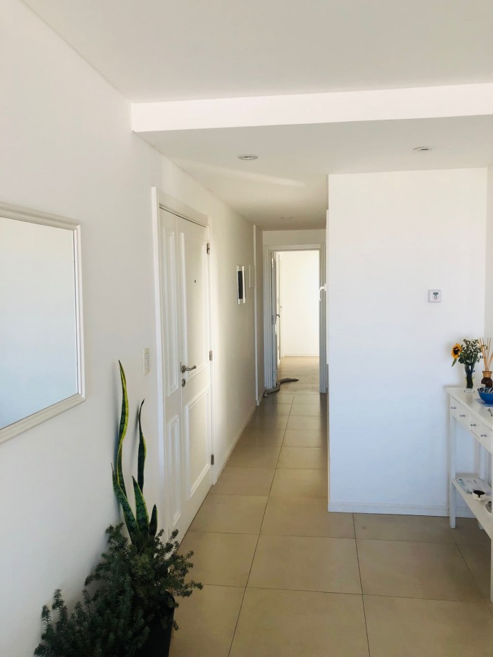 Piso en duplex con quincho, solarium y jacuzzi privado Playa Varese