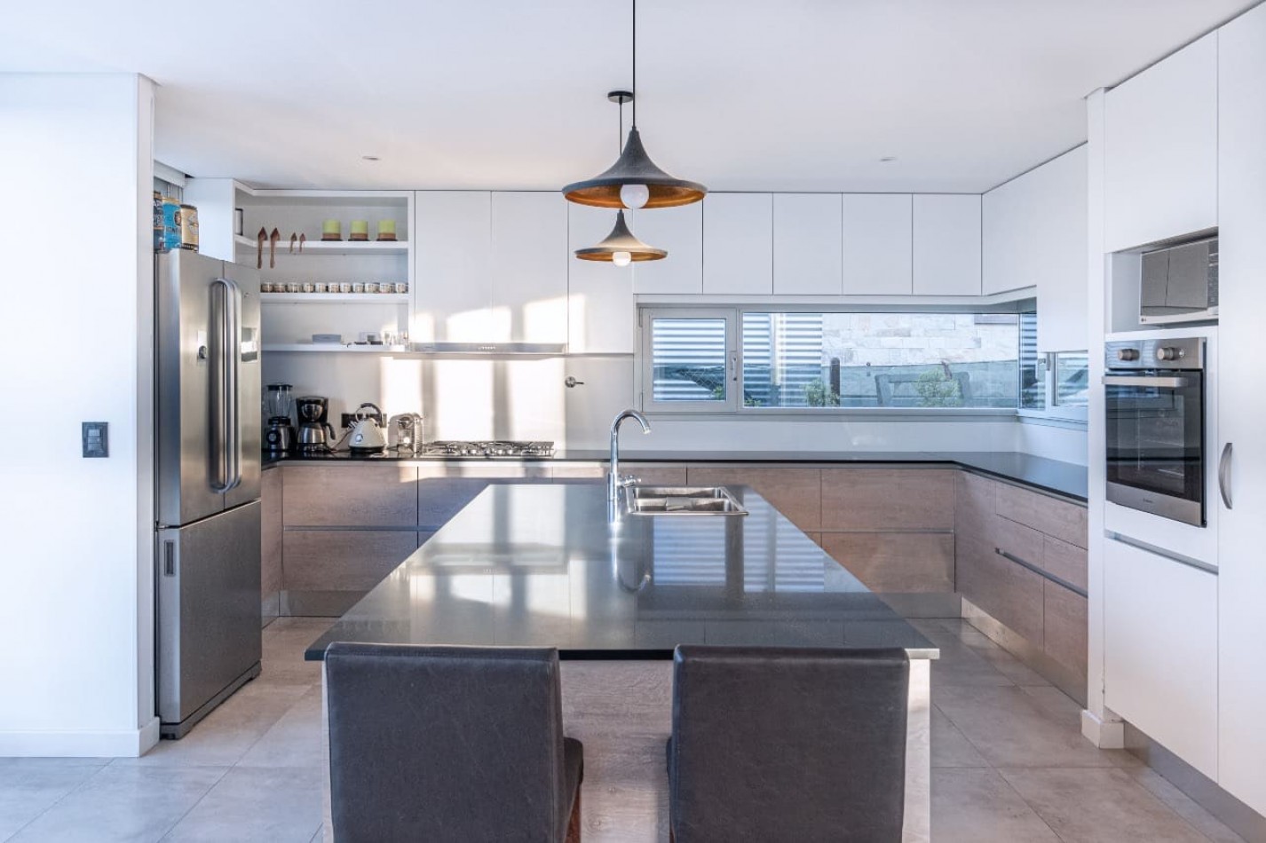 Casa contemporanea con 4 dormitorios barrio privado Arenas del Sur