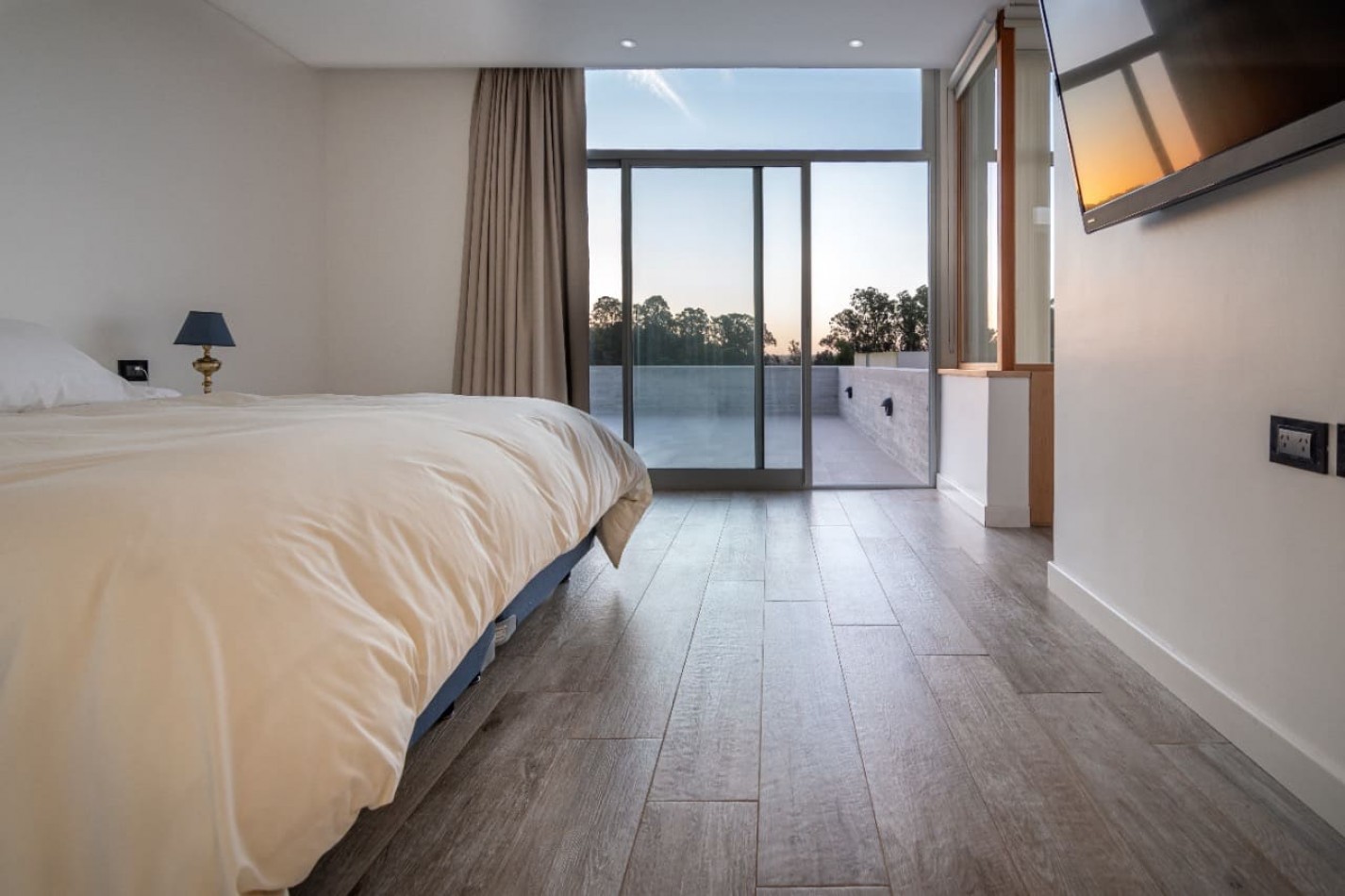 Casa contemporanea con 4 dormitorios barrio privado Arenas del Sur
