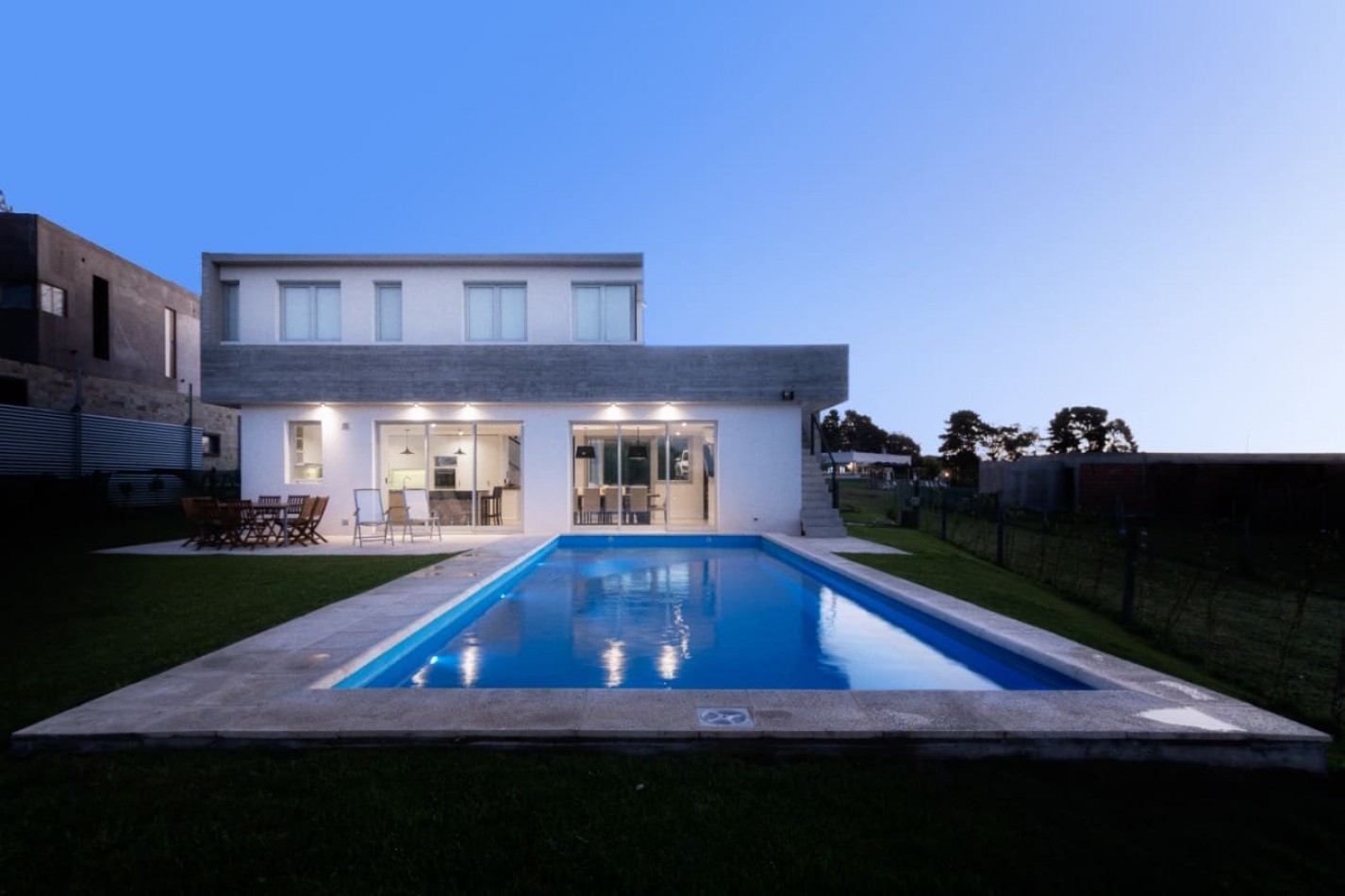 Casa contemporanea con 4 dormitorios barrio privado Arenas del Sur