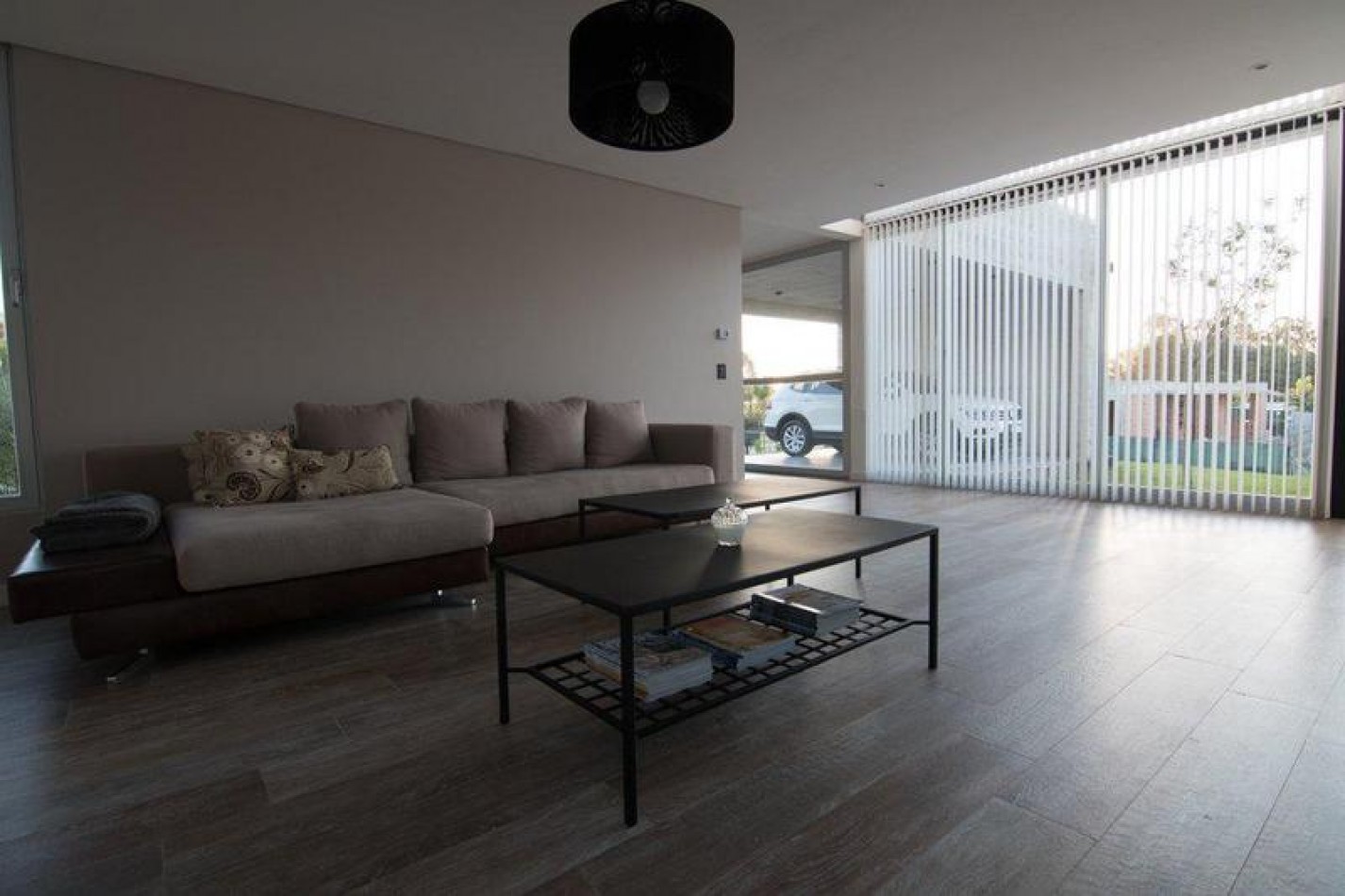 Casa contemporanea con 4 dormitorios barrio privado Arenas del Sur