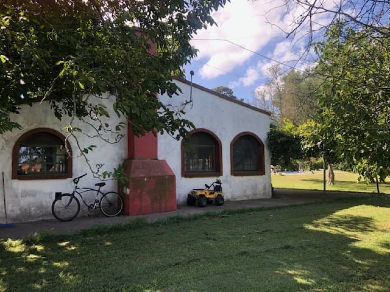 Amplia quinta con pileta, cancha de futbol y sector de sembrado Batan