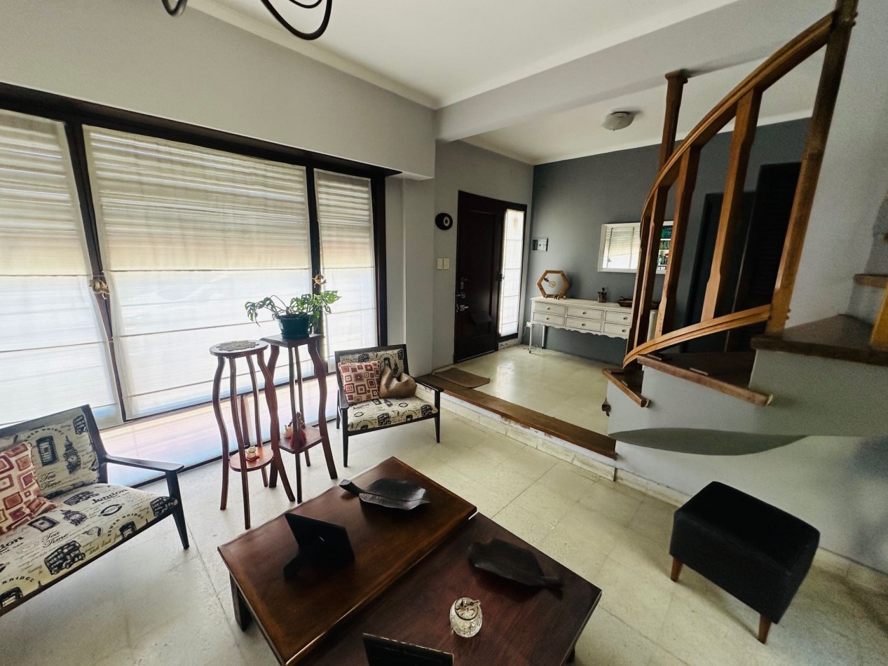 Casa 4 ambientes, jardin y garage para 2 vehiculos barrio San Jose