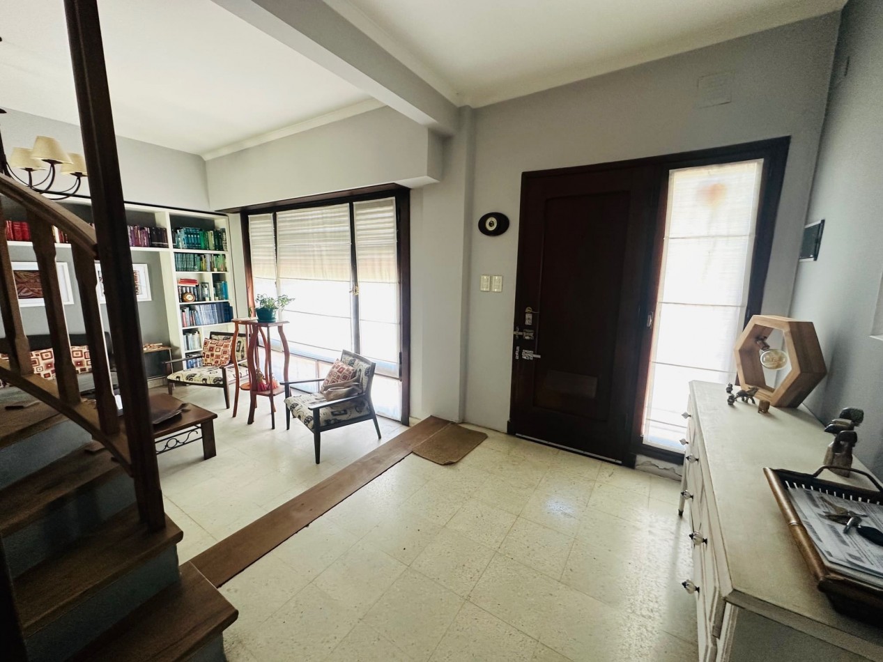 Casa 4 ambientes, jardin y garage para 2 vehiculos barrio San Jose