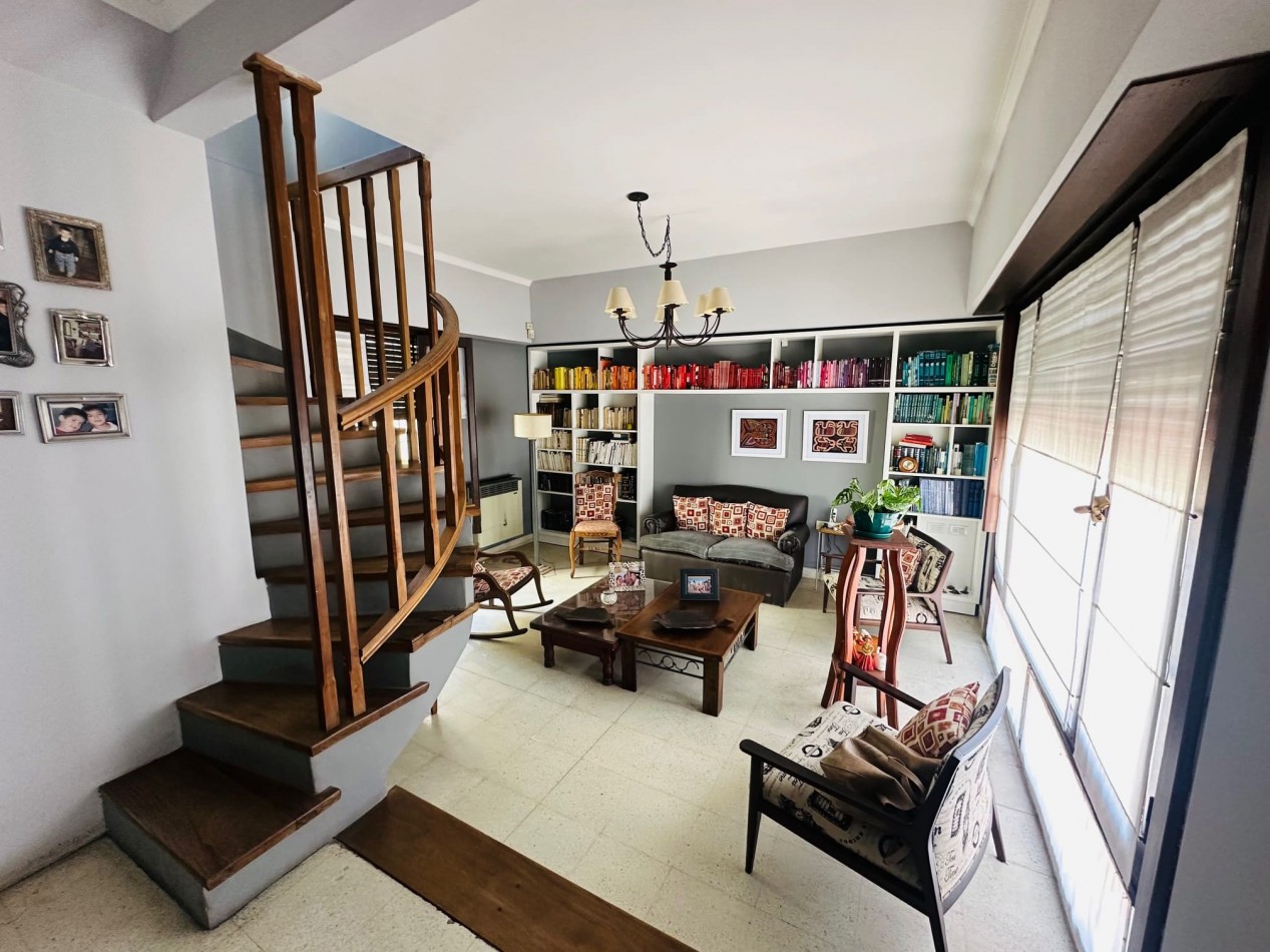 Casa 4 ambientes, jardin y garage para 2 vehiculos barrio San Jose