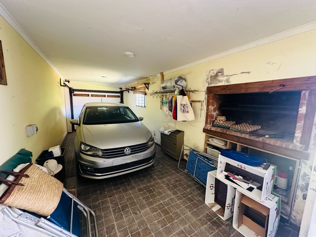 Casa 4 ambientes, jardin y garage para 2 vehiculos barrio San Jose