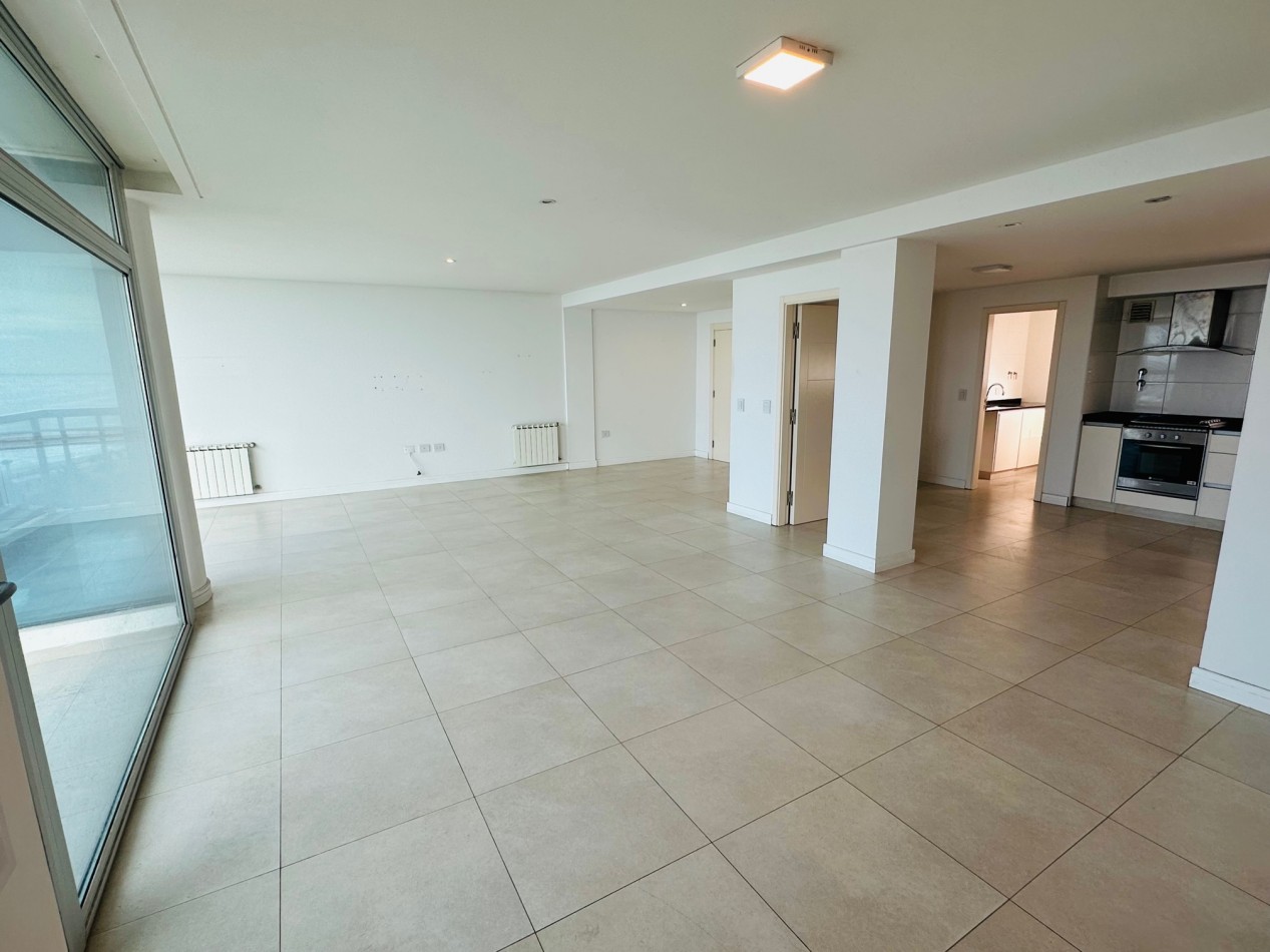 Venta amplio Semipiso con amenities y vista al mar