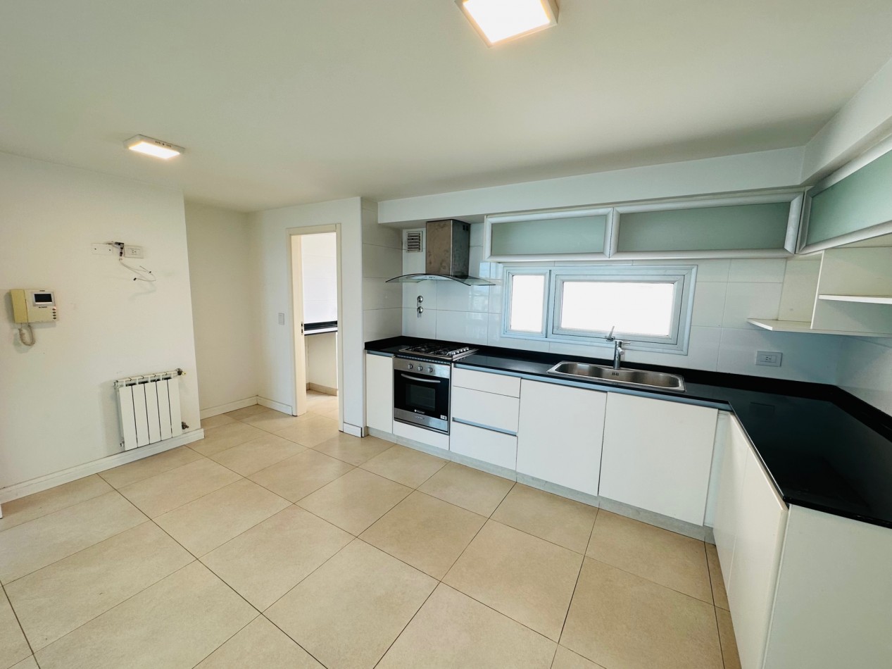 Venta amplio Semipiso con amenities y vista al mar