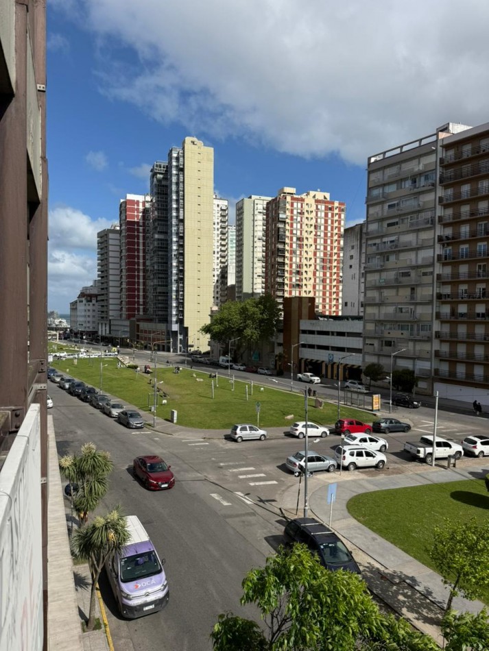 Amplio Semipiso 4 ambientes con 2 Cocheras y baulera Macrocentro