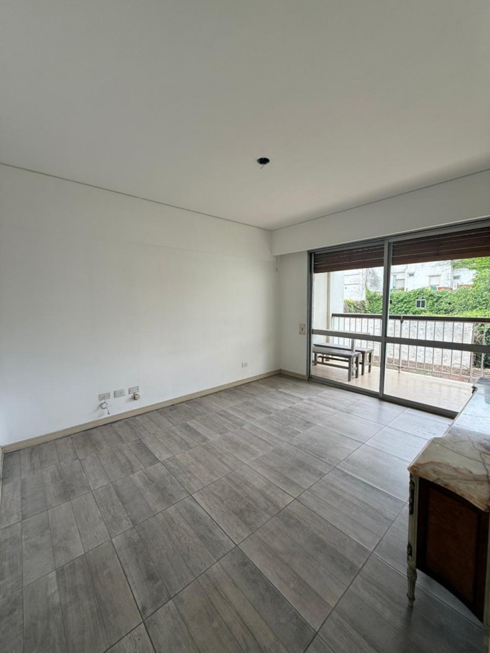 Amplio Semipiso 4 ambientes con 2 Cocheras y baulera Macrocentro