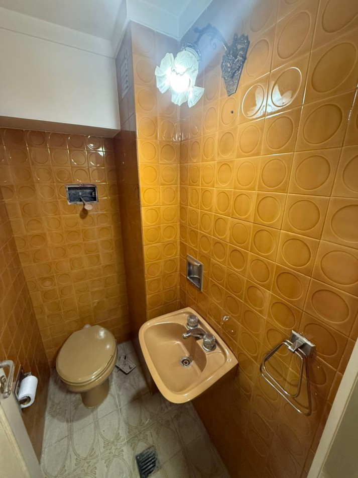 Amplio Semipiso 4 ambientes con 2 Cocheras y baulera Macrocentro