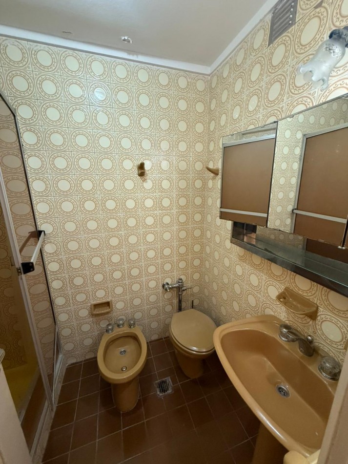 Amplio Semipiso 4 ambientes con 2 Cocheras y baulera Macrocentro