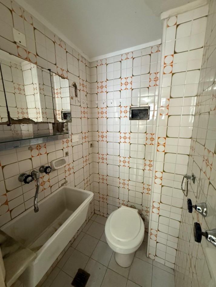 Amplio Semipiso 4 ambientes con 2 Cocheras y baulera Macrocentro