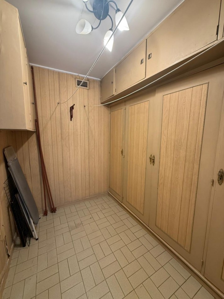 Amplio Semipiso 4 ambientes con 2 Cocheras y baulera Macrocentro