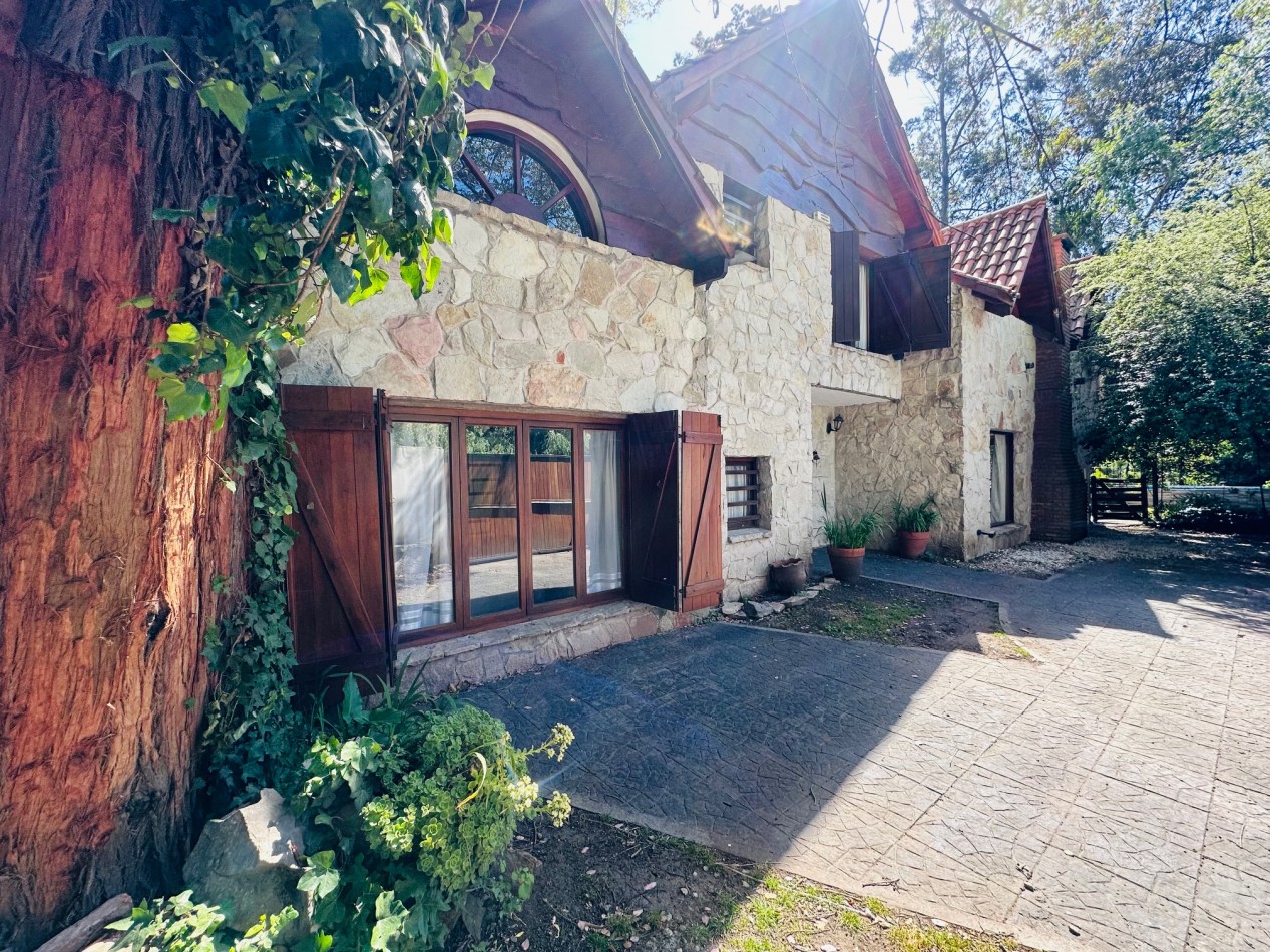 Amplia Casa 4 ambientes con piscina Bosque Peralta Ramos