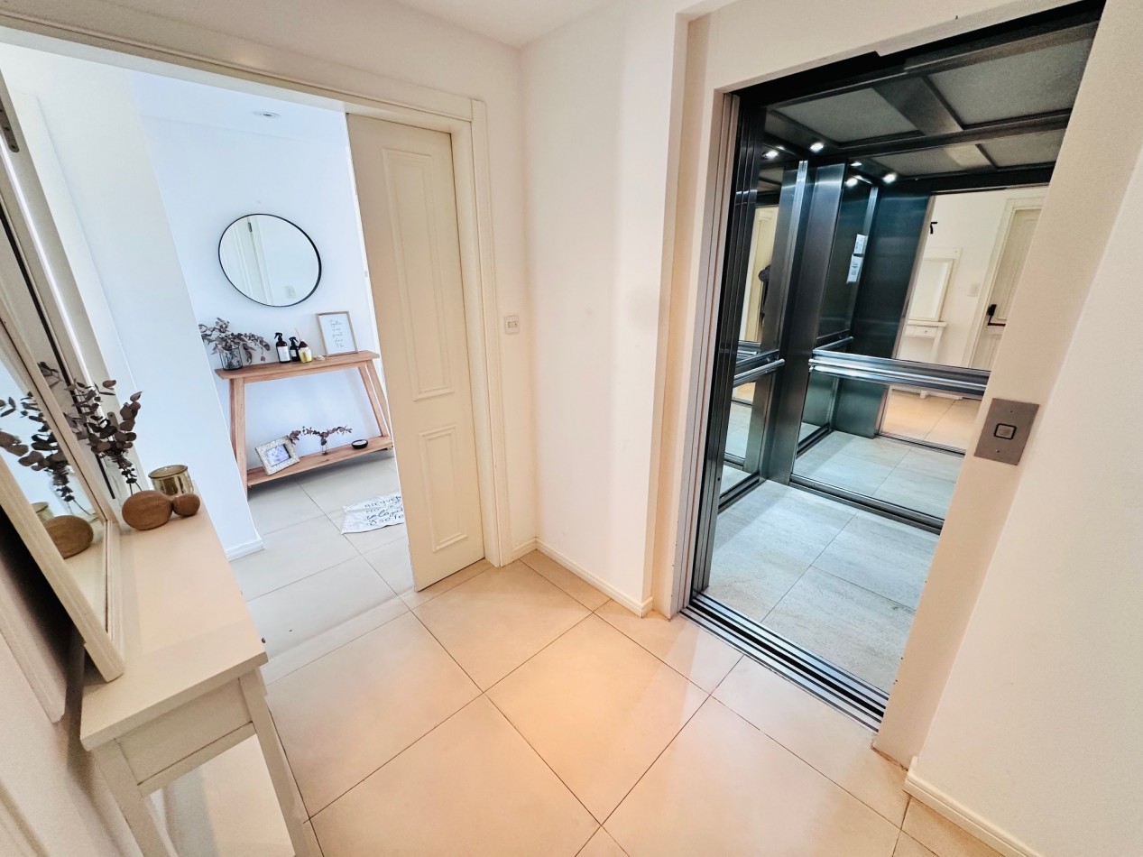 Piso en duplex con quincho, solarium y jacuzzi privado Playa Varese