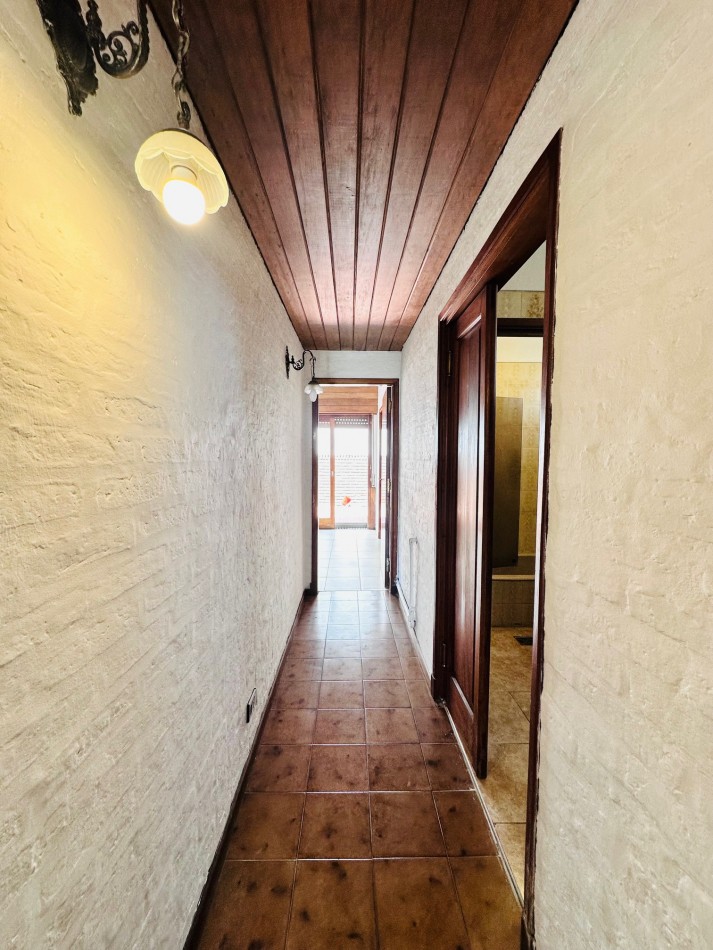 Amplia propiedad 3 dormitorios y dependencia barrio San Carlos