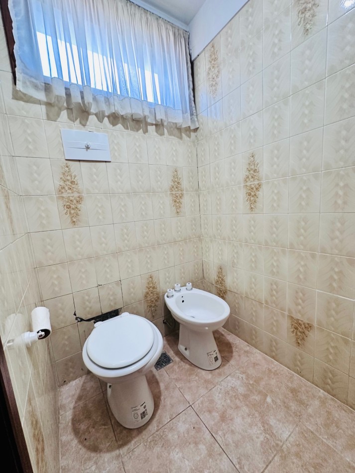 Amplia propiedad 3 dormitorios y dependencia barrio San Carlos