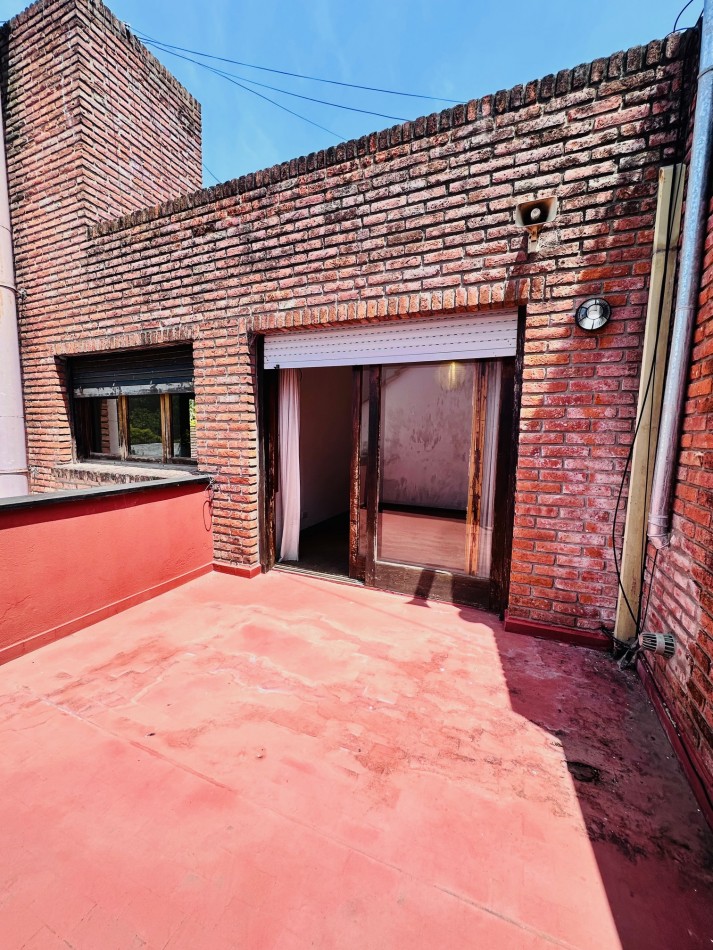 Amplia propiedad 3 dormitorios y dependencia barrio San Carlos