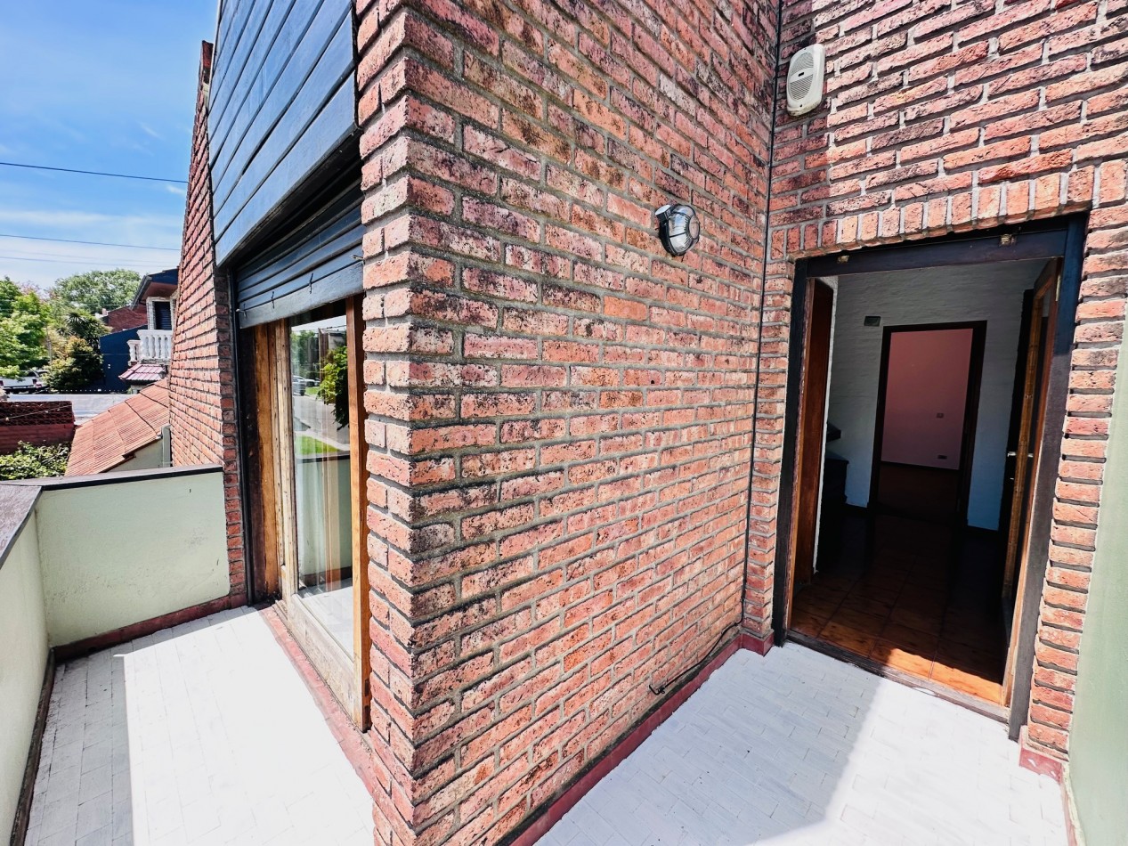 Amplia propiedad 3 dormitorios y dependencia barrio San Carlos