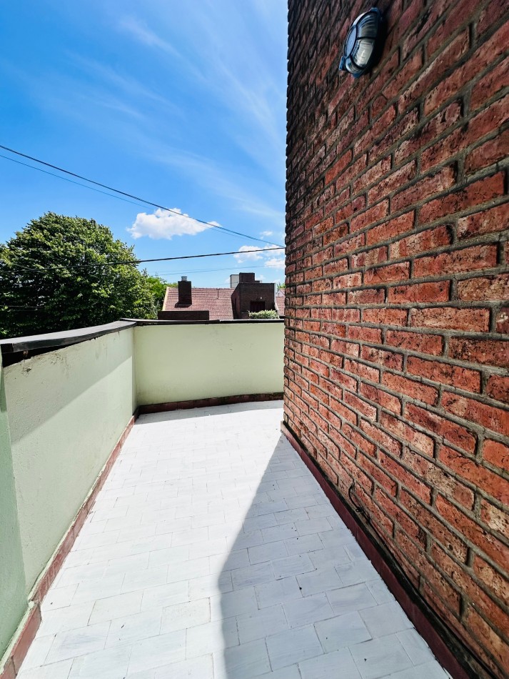 Amplia propiedad 3 dormitorios y dependencia barrio San Carlos