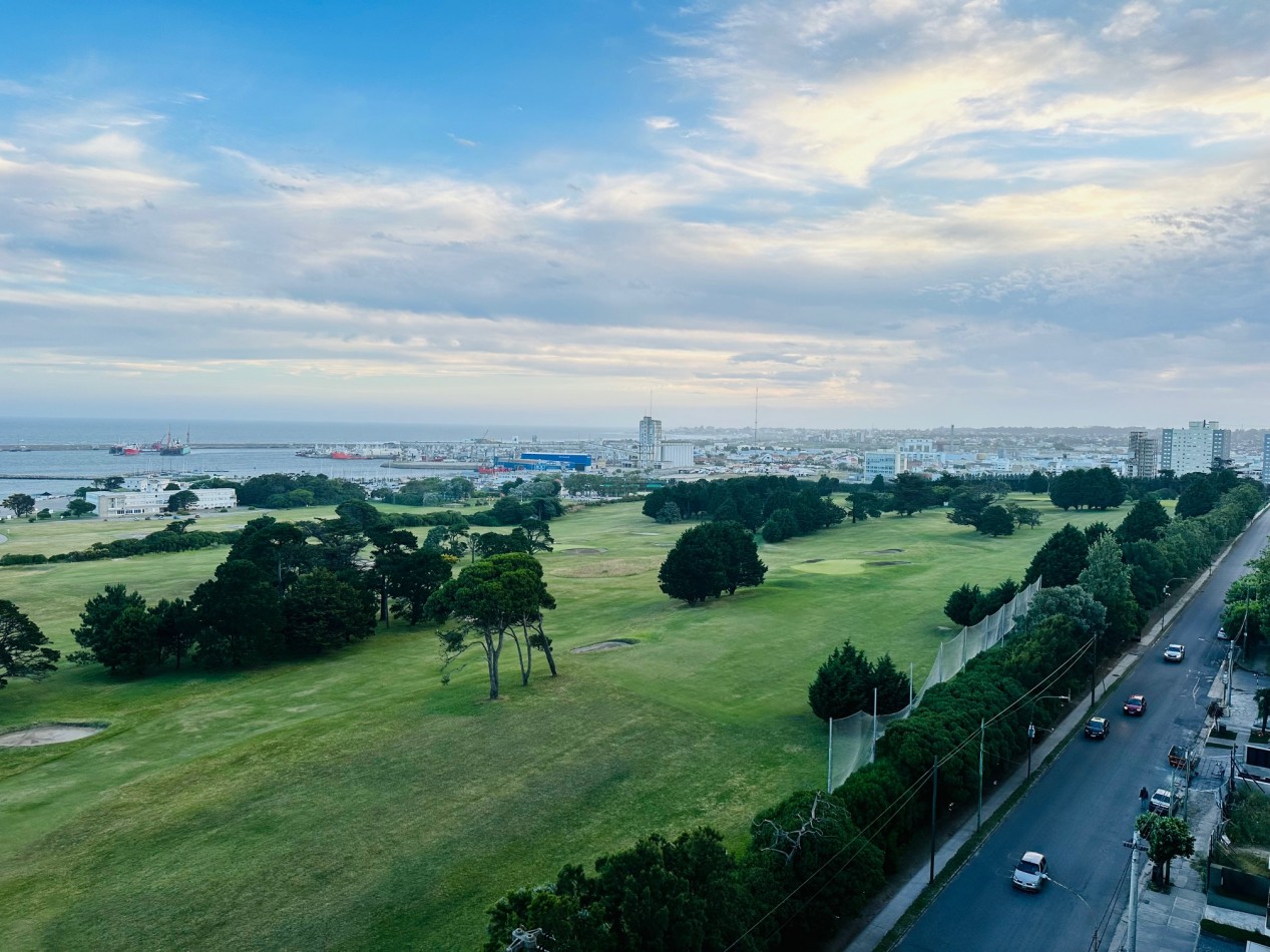 Amplio Semipiso 3 Dormitorios 2 cocheras y baulera con vista frente al mar