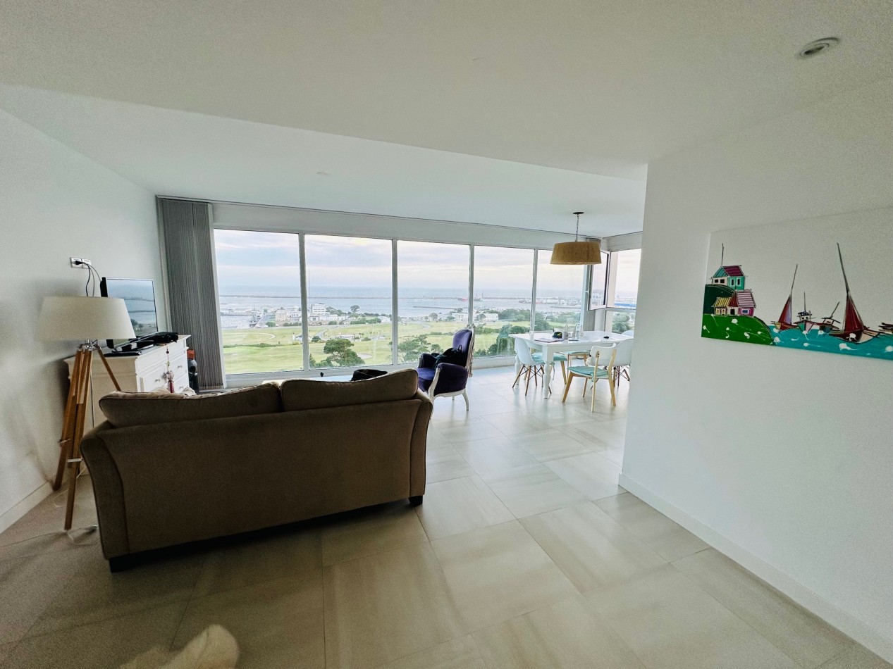 Amplio Semipiso 3 Dormitorios 2 cocheras y baulera con vista frente al mar