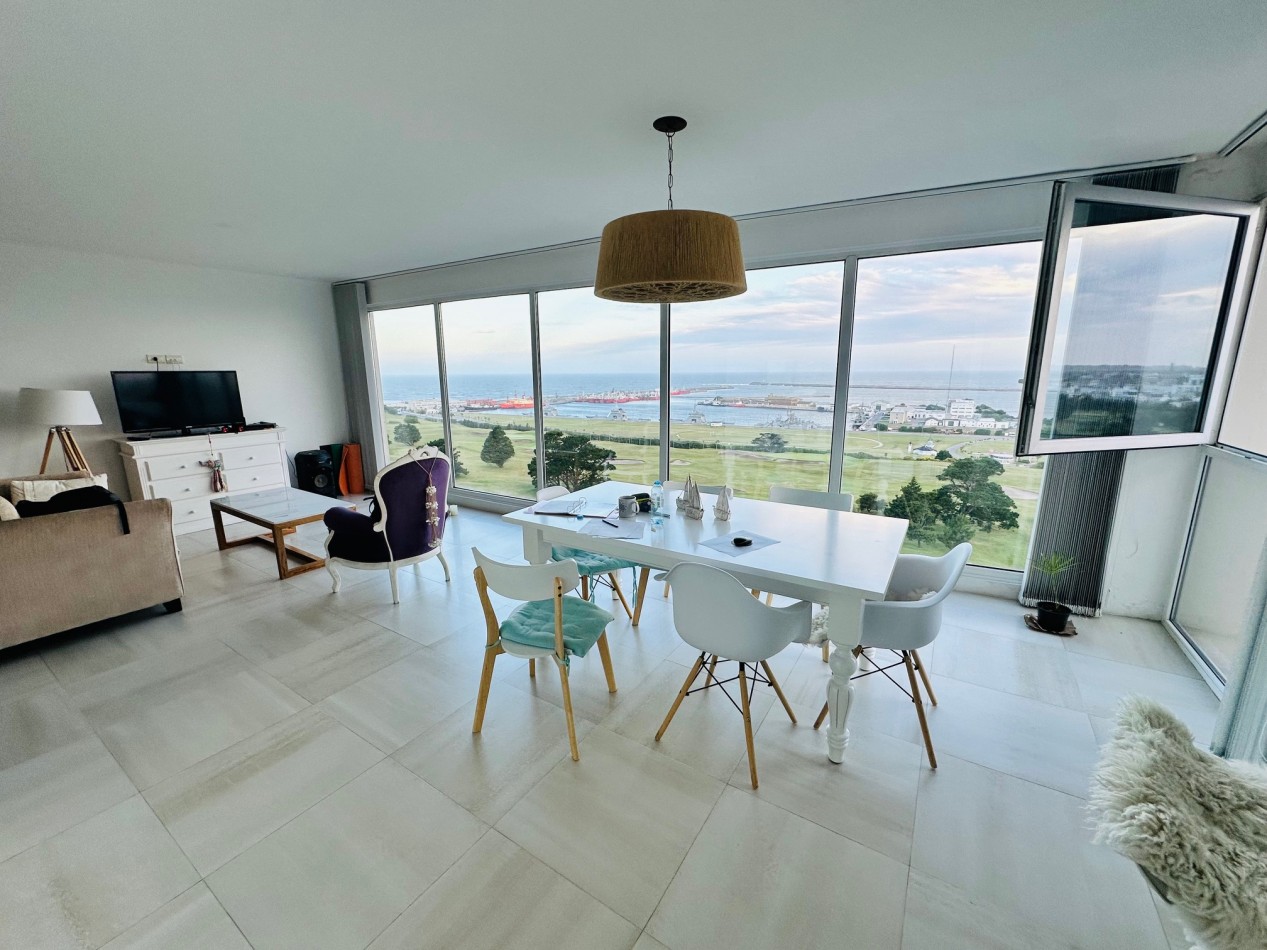 Amplio Semipiso 3 Dormitorios 2 cocheras y baulera con vista frente al mar